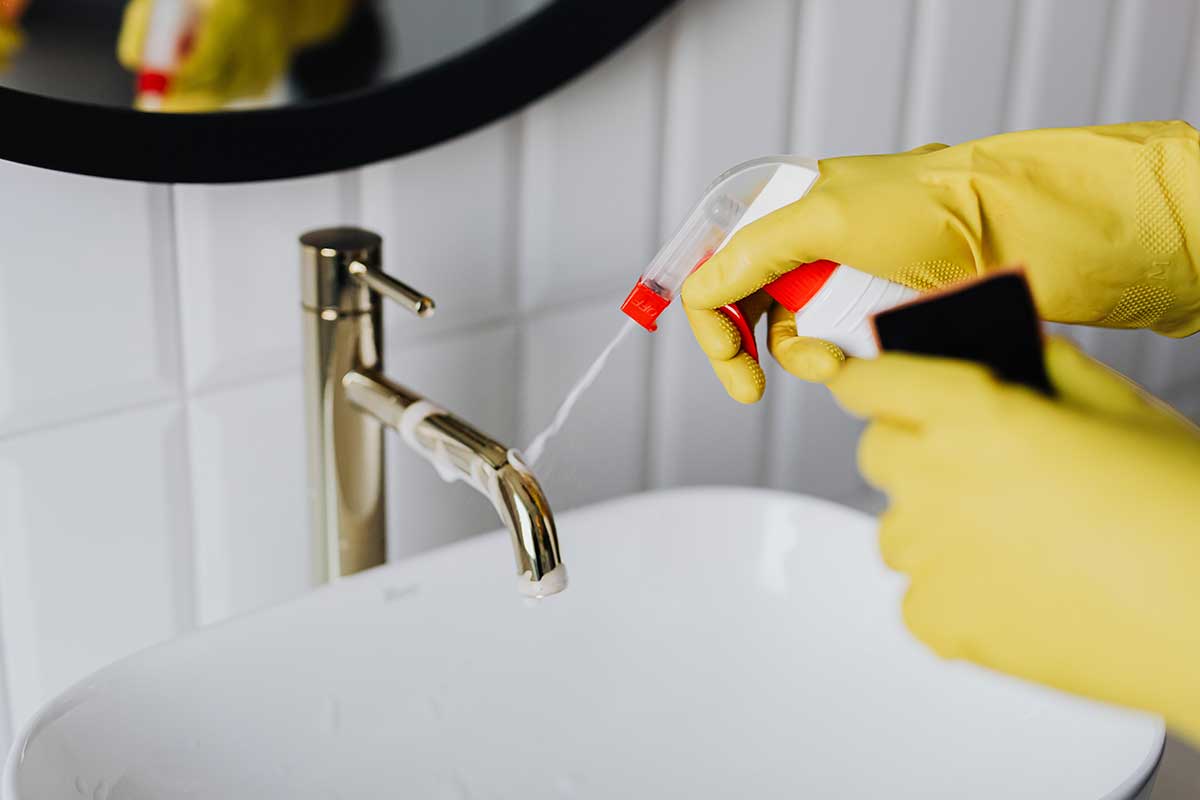 cleaning a sink